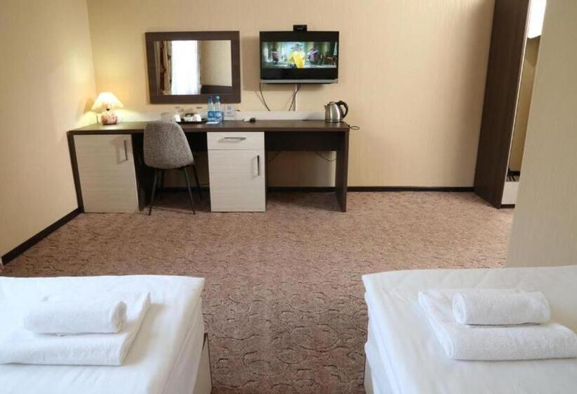 اتاق استاندارد سه نفره, Tourasia