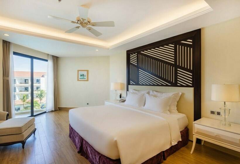 اتاق لوکس با تخت بزرگ, Renaissance Hoi An Resort & Spa