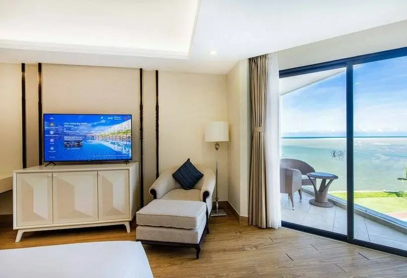 اتاق لوکس با تخت بزرگ, Renaissance Hoi An Resort & Spa