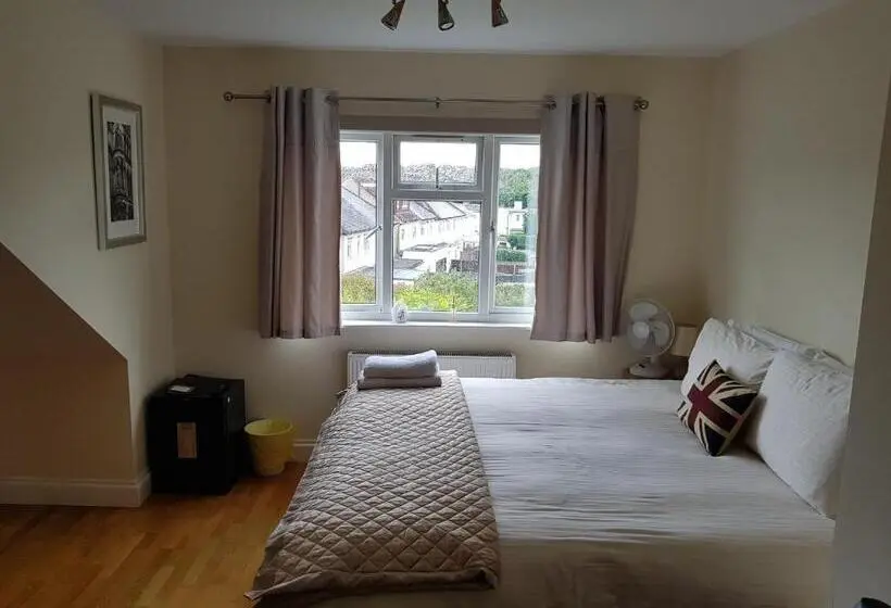 デラックスルーム, Kathleen House