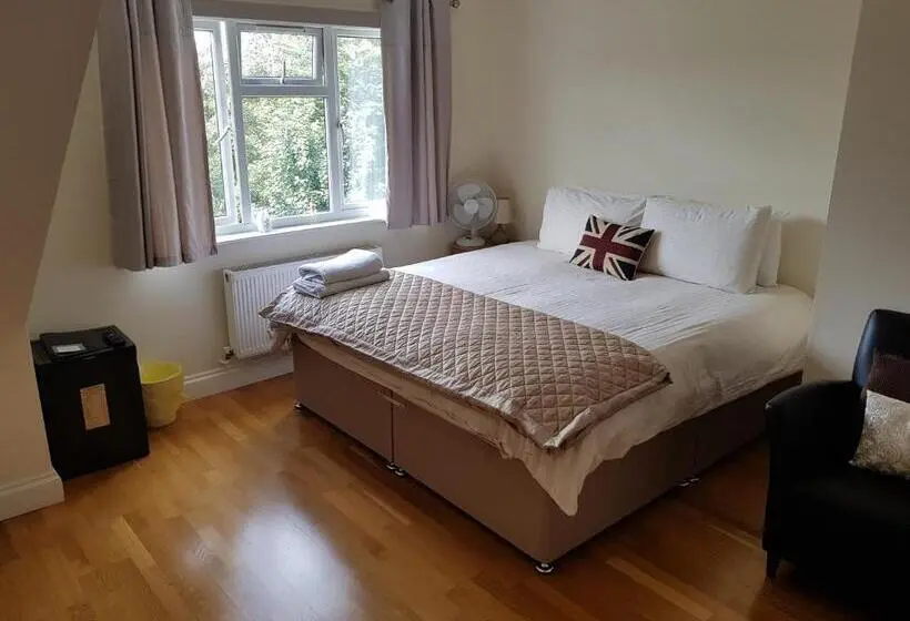 デラックスルーム, Kathleen House
