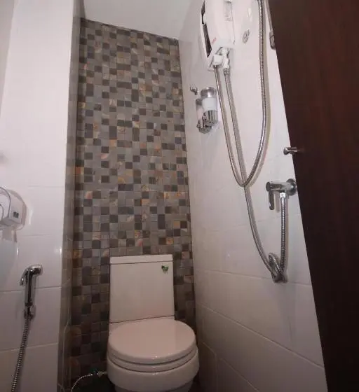 اتاق استاندارد سه نفره, Darin Hostel