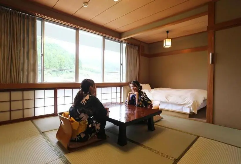 Standard Neljän Hengen Huone, Okutsu Onsen Komeya Club