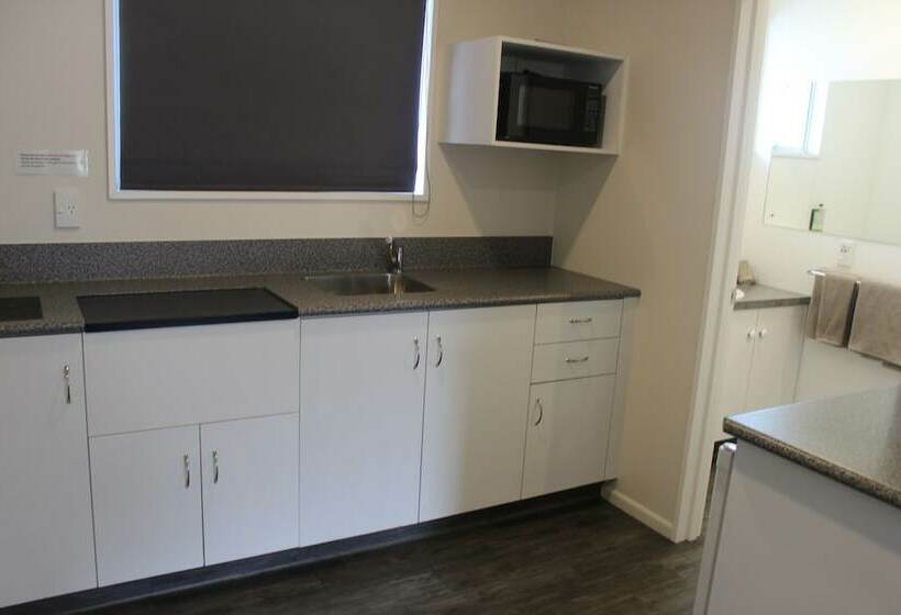 Студия Стандарт, Riverlea Motel