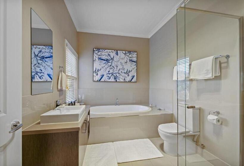 带大床的标准间, Kerami Manor & Day Spa