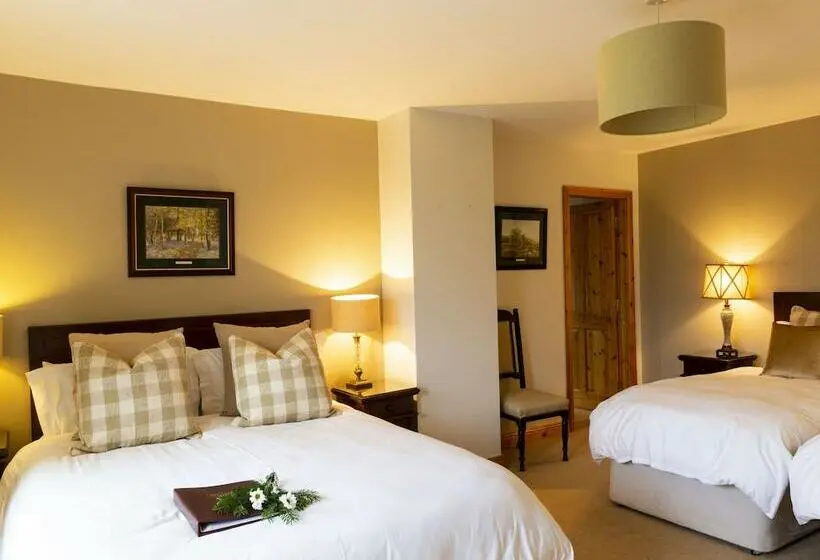 Deluxe Neljän Hengen Huone, Lake House B&b
