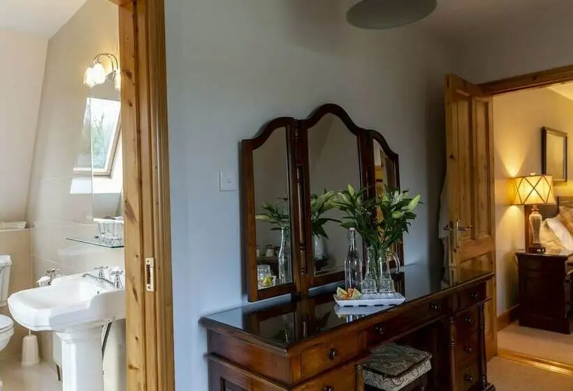 Deluxe Neljän Hengen Huone, Lake House B&b