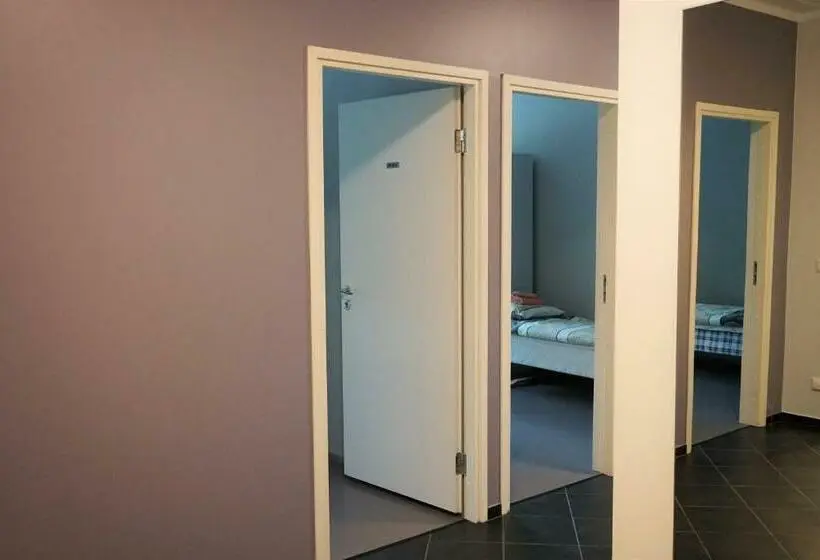اتاق استاندارد با سرویس بهداشتی مشترک, Downtown Hostel