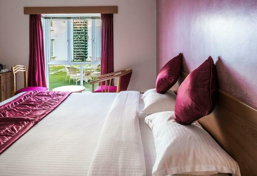 디럭스 룸 가든 전망, Fiestaa Resort N Events Venue