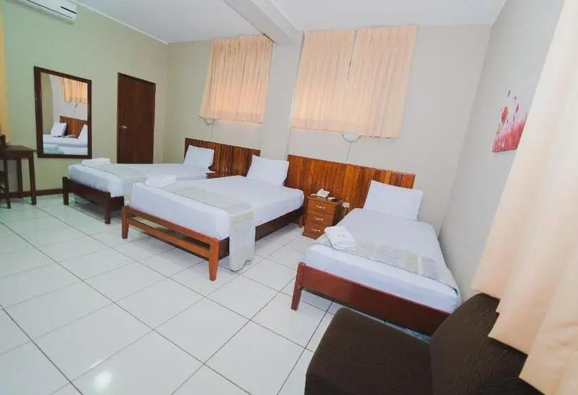 Standard Kolmen Hengen Huone, America Pucallpa