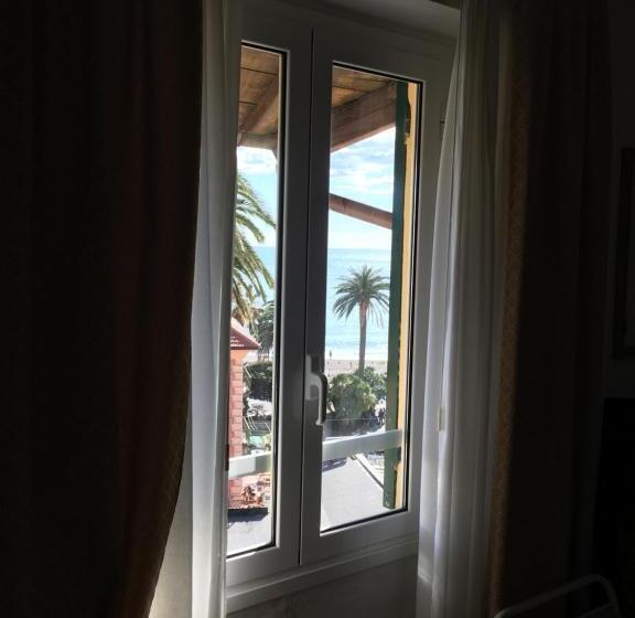 غرفة قياسية ثلاثية, Azzurro