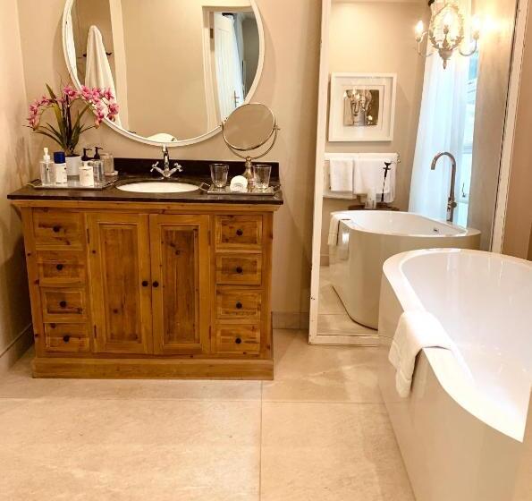 Executive Suite, Hoeveld House