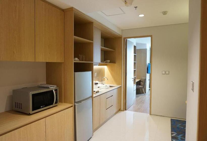 اتاق استاندارد با تخت بزرگ, Midtown Residence Surabaya