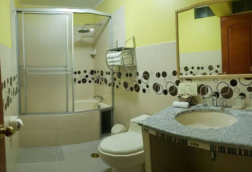 اتاق استاندارد سه نفره, Morales