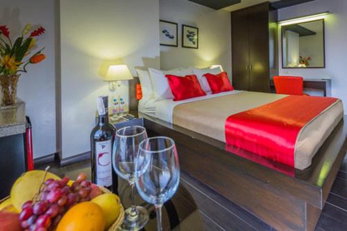 Camera Deluxe, Ritz Astor