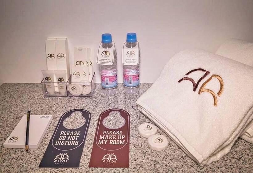 Camera Deluxe, Ritz Astor