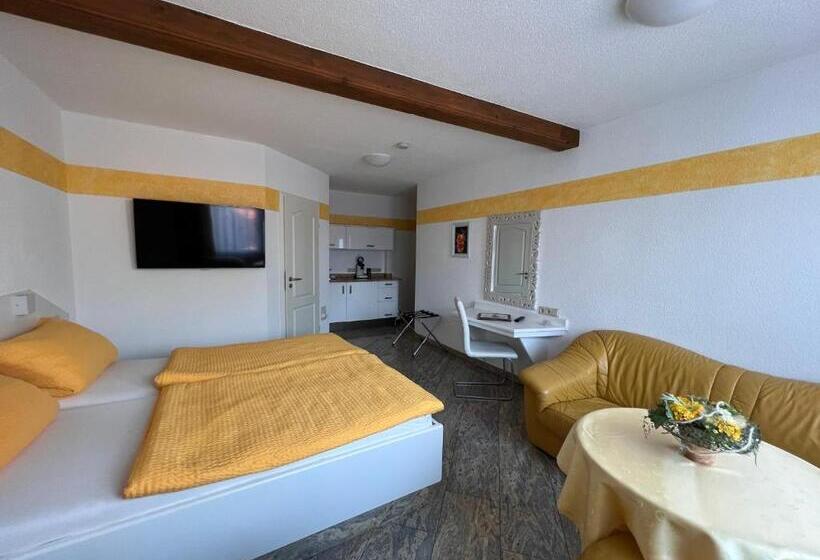 スタンダードルーム, Und Pension Am Burchardikloster