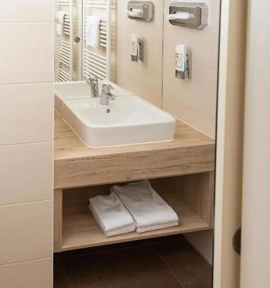 Deluxe-huone Parveke, Burg Rooms   24h Self Check In