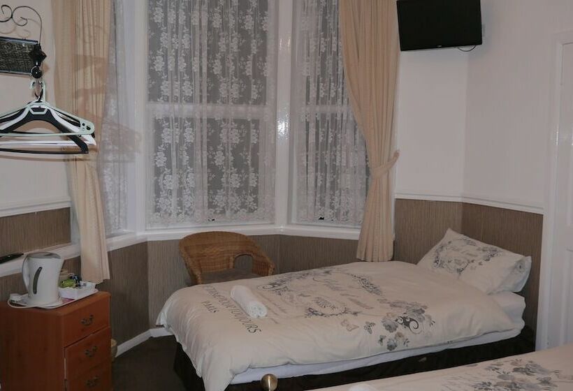 اتاق استاندارد سه نفره, Hornby House