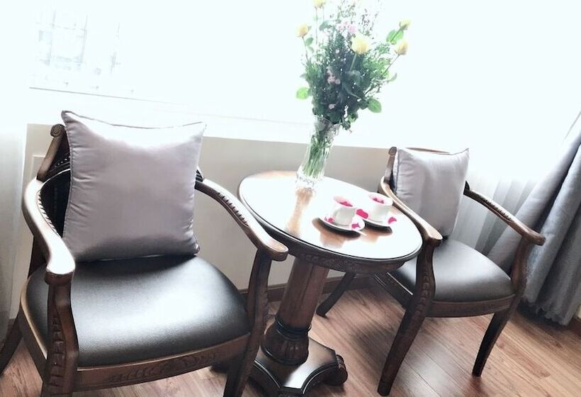 اتاق لوکس, Abay