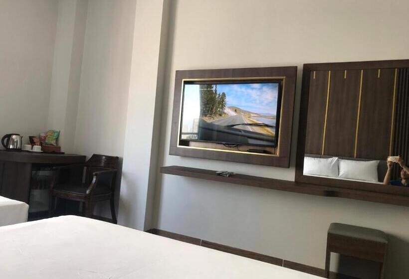 اتاق استاندارد سه تخته با چشمانداز, Abay