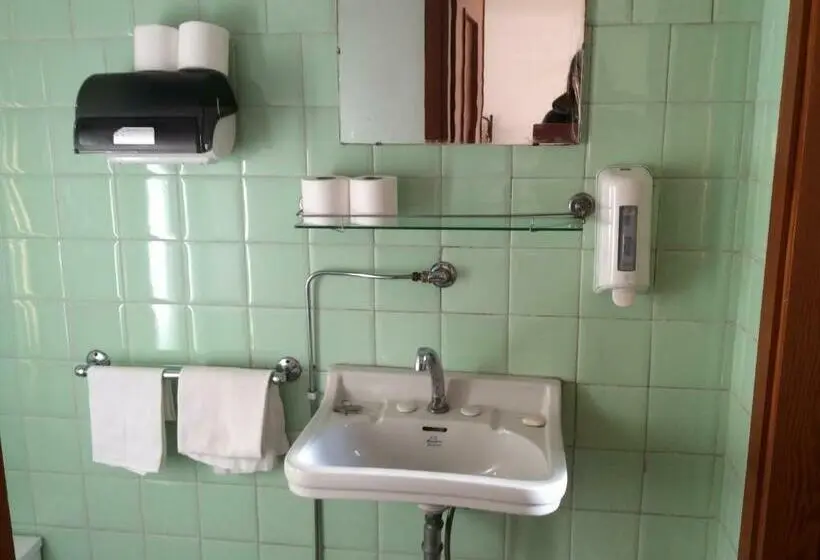 バス共有のスタンダードルーム, Albergo Cervo