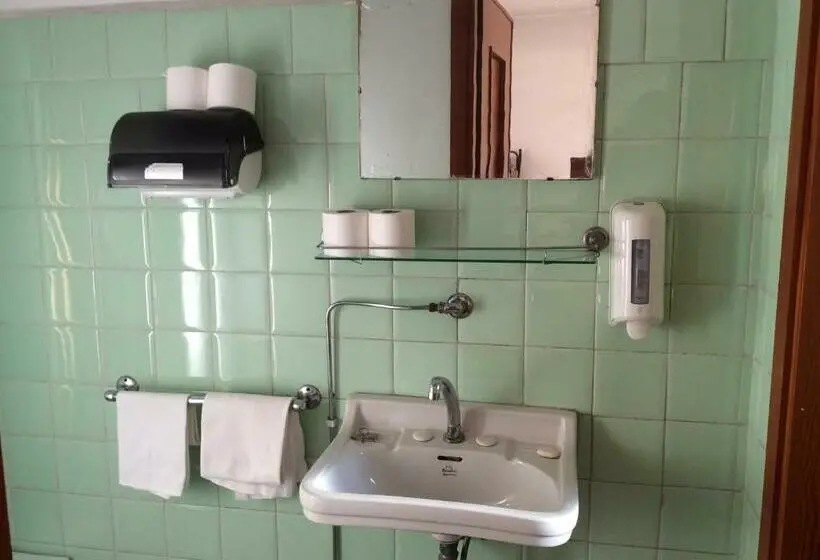 バス共有のスタンダードルーム, Albergo Cervo