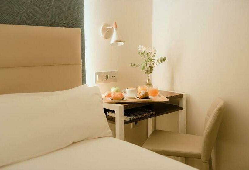 اتاق استاندارد اینتریور, Arya Stadium