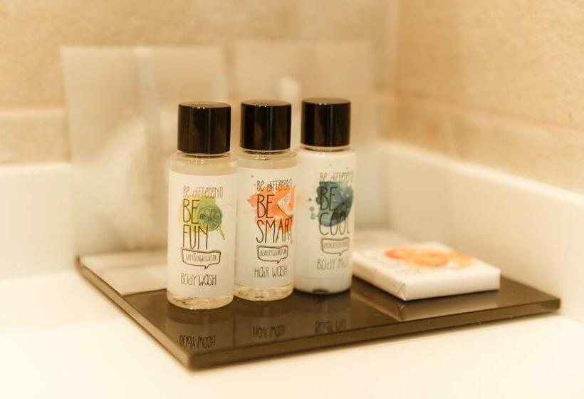 اتاق استاندارد با بالکن, Arya Stadium