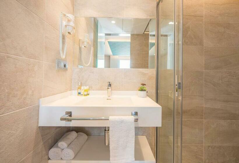 اتاق استاندارد با بالکن, Arya Stadium