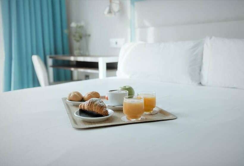 اتاق استاندارد با بالکن, Arya Stadium