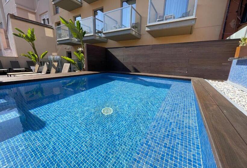 اتاق استاندارد با بالکن, Arya Stadium