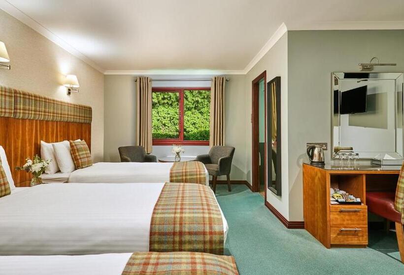 غرفة قياسية ثلاثية, Clan Macduff