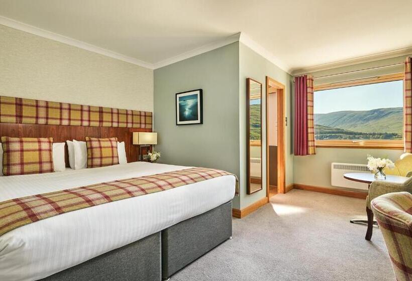 غرفة قياسية ذات إطلالة, Clan Macduff