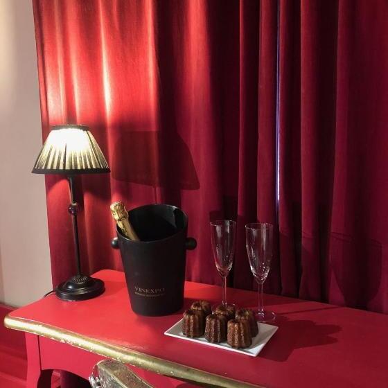 اتاق استاندارد, Du Theatre