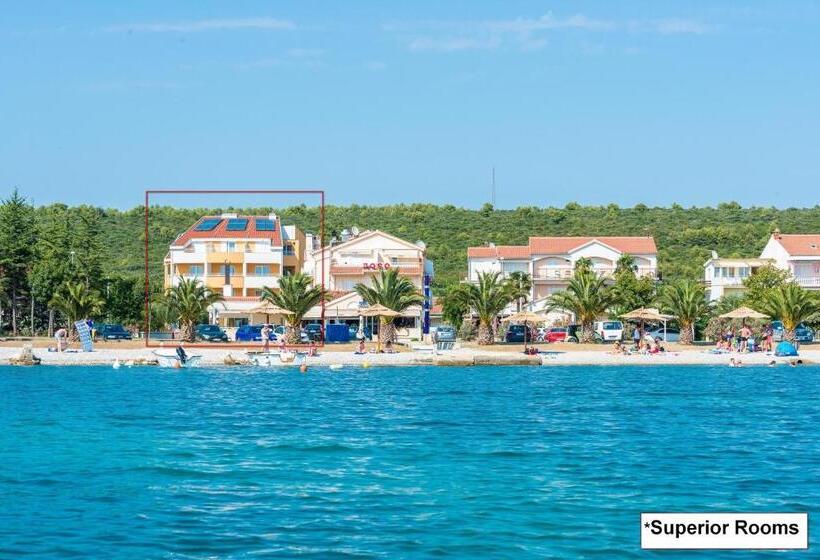 غرفة سوبيريور ثلاثية, Joso