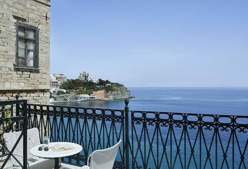 اتاق لوکس با چشم‌انداز دریا, Ploes