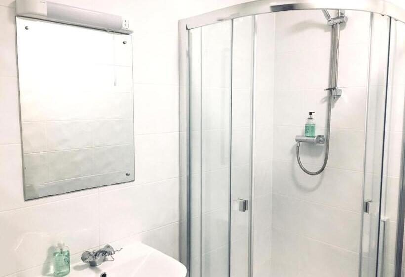 스탠다드 룸, The Mercury