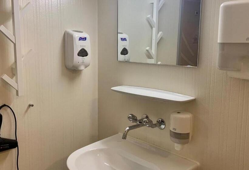 חדר סטנדרט חדר אמבטיה משותף, 5th Floor Basic Rooms  Shared Bathrooms
