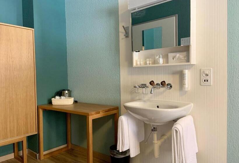 バス共有のスタンダードルーム, 5th Floor Basic Rooms Shared Bathrooms