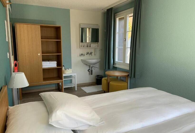 חדר סטנדרט חדר אמבטיה משותף, 5th Floor Basic Rooms  Shared Bathrooms
