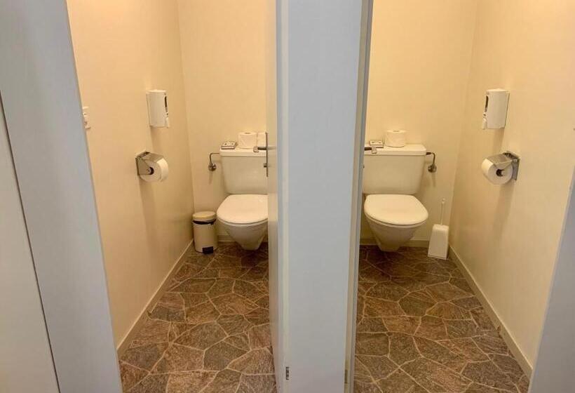 חדר סטנדרטי לארבעה עם חדר אמבטיה משותף, 5th Floor Basic Rooms  Shared Bathrooms