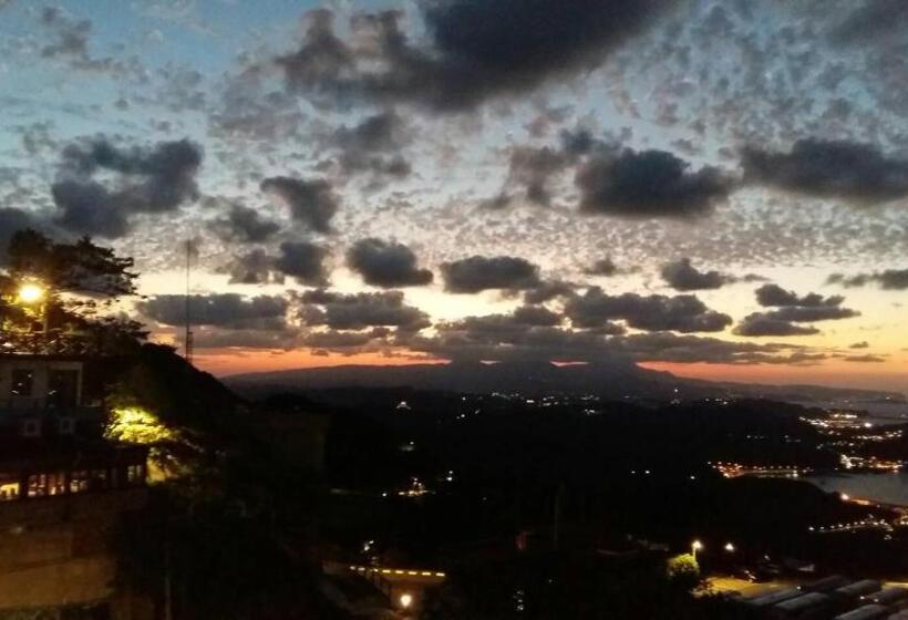 اتاق لوکس با بالکن, Arabian Nights In Jiufen