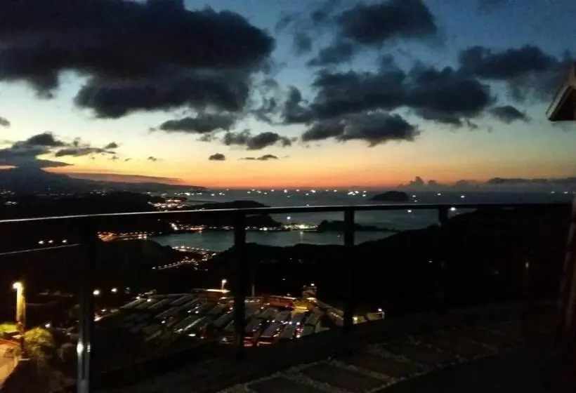 اتاق لوکس با بالکن, Arabian Nights In Jiufen