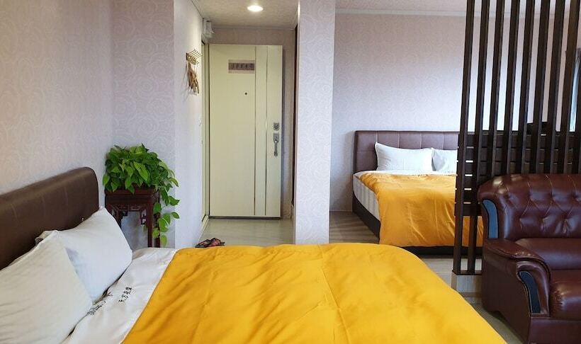 اتاق استاندارد چهار تخته با چشمانداز دریا, Arabian Nights In Jiufen