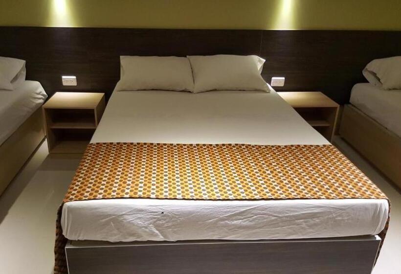 اتاق خانوادگی, 56 Avenue Plaza