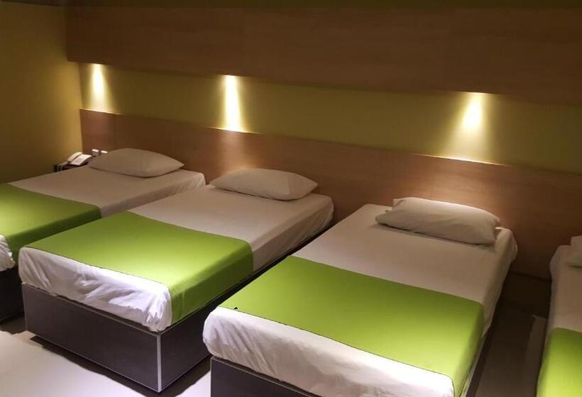 اتاق خانوادگی, 56 Avenue Plaza