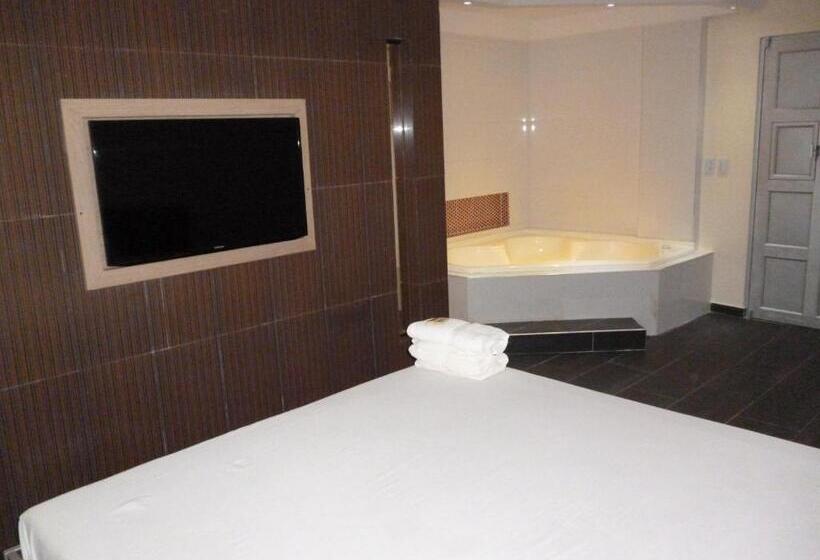 سوییت لوکس, 56 Avenue Plaza