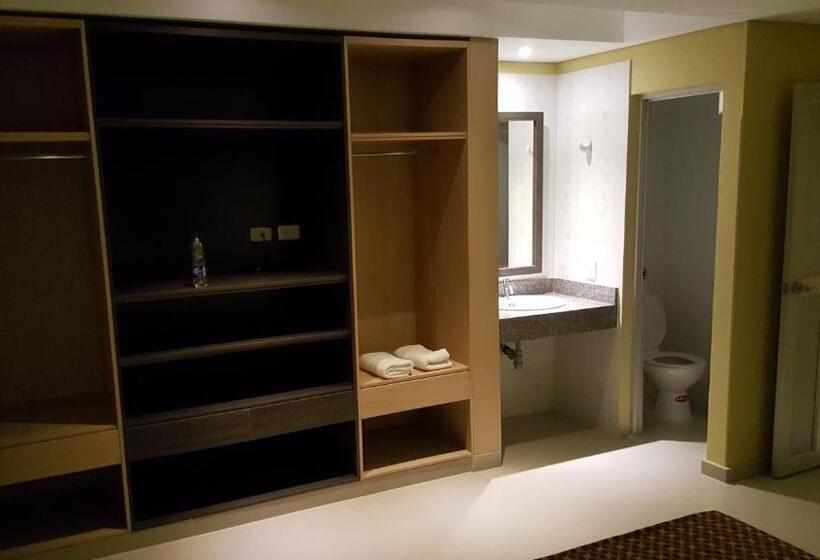 اتاق راحتی سه تخته, 56 Avenue Plaza