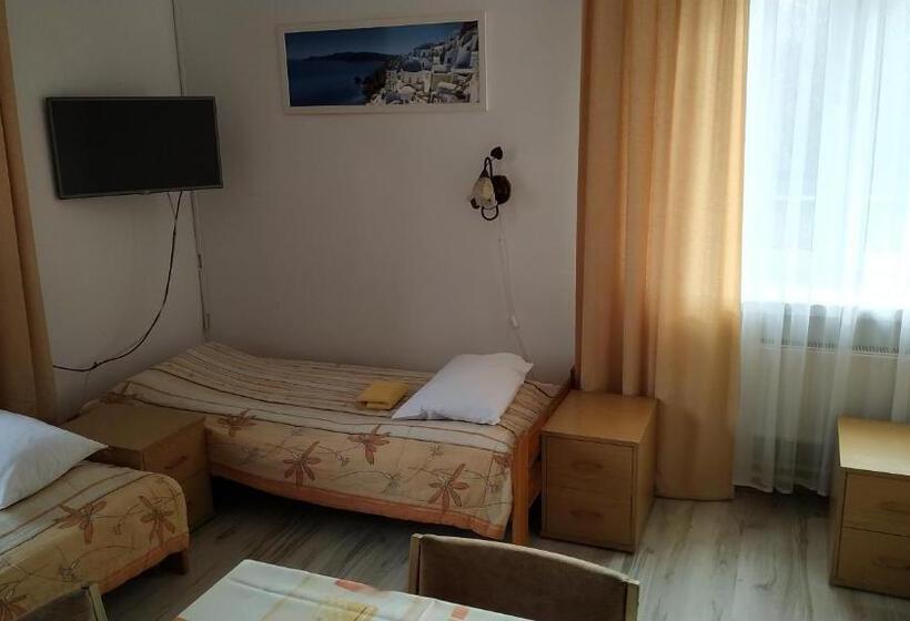 اتاق استاندارد سه نفره, Eden